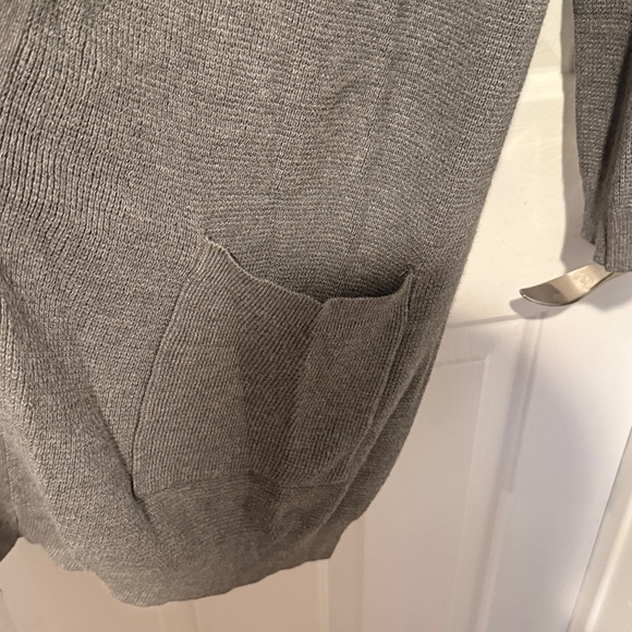 Women’s Gray Cardigan Long Sleeve Sweater Hoodie Pockets EUC - Picture 3 of 6